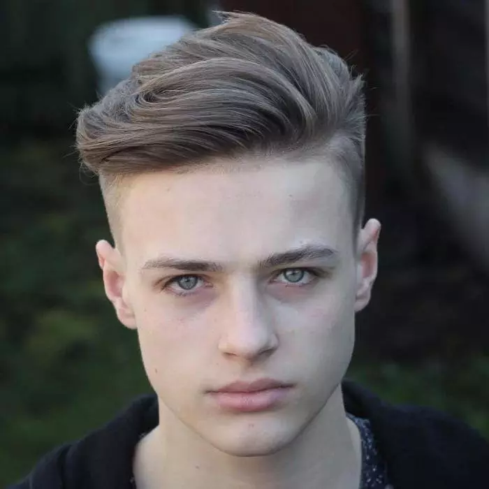 Haircuts a tizenéves fiúkhoz (92 fotók): divatos ifjúsági frizurák a fiatal férfiak számára, vicces lehetőségek, legjobb modell stílusos hajvágások 16945_90