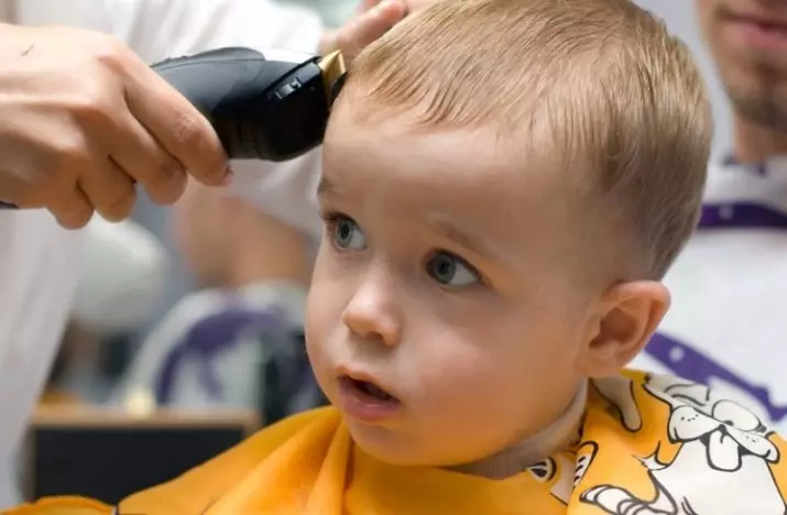 Haircuts of Boys Boys (43 sary): taovolony ho an'ny ankizy 2 taona, fomba fiasa tsy misy zazakely mandritra ny herintaona 16950_18