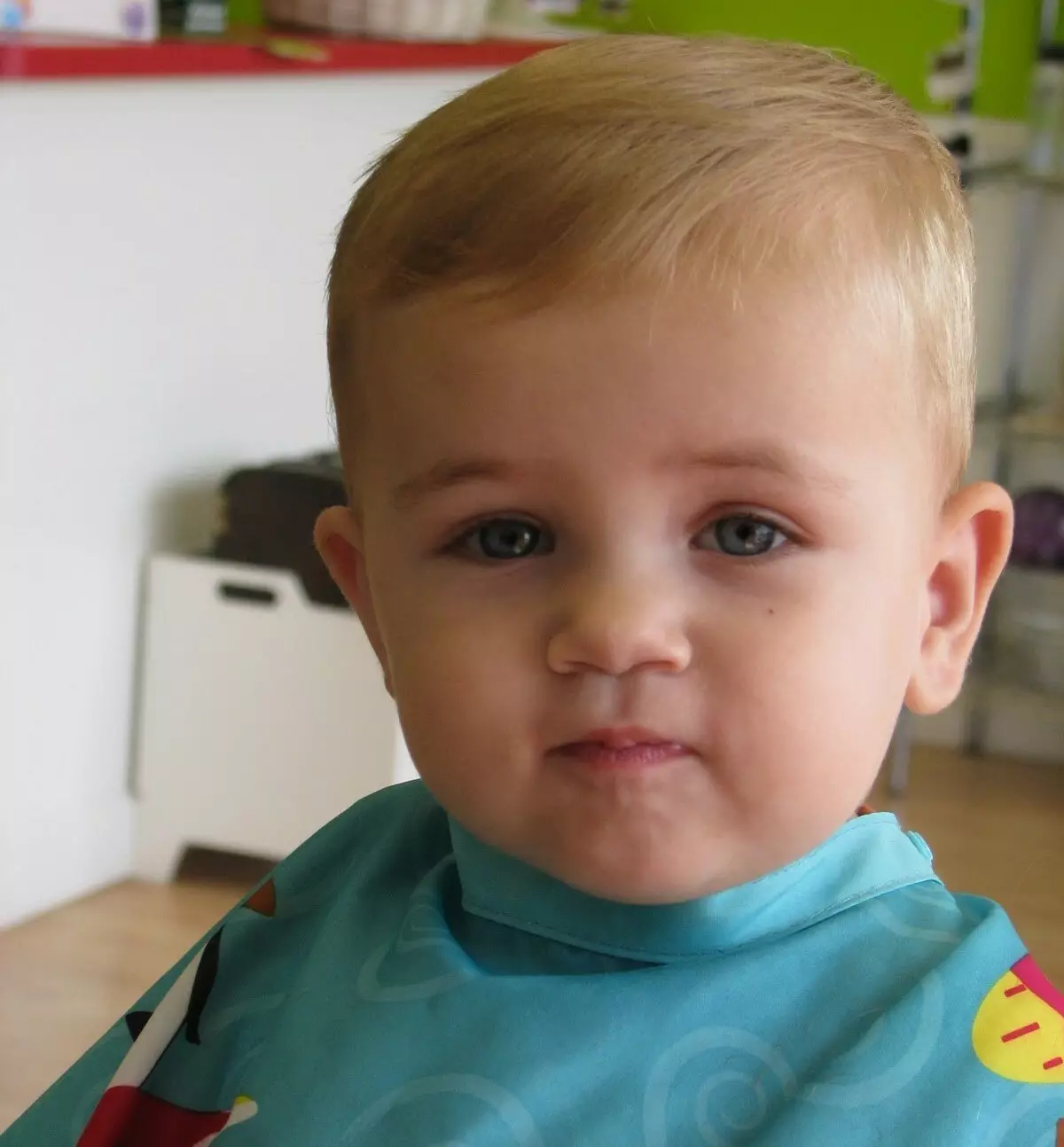 Haircuts kisfiúk (43 fotók): frizurák gyerekeknek 2 év, trendi baba frizurák egy éves fiú 16950_7