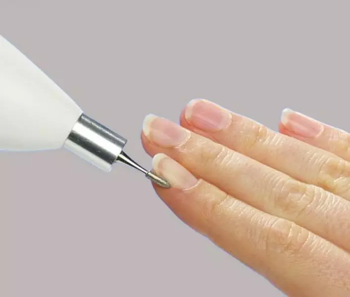 Manicure gel-magpakunwari (109 larawan): maganda novelties ng mga taon sa daluyan kuko. Hardware manicure at mahahalagang materyales, mga review 16979_90