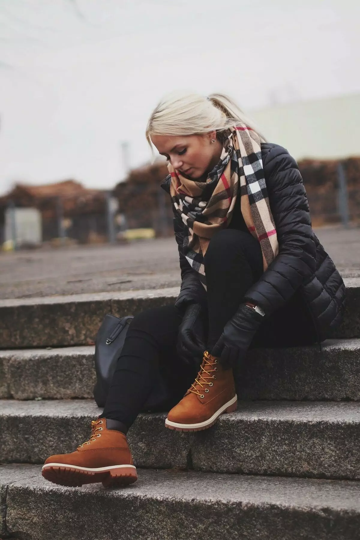 Женске зимске ципеле Тимберланд (42 фотографије): Природне кружне чизме, топле патике и друге. Шта да носе своје девојке зими? 1697_13