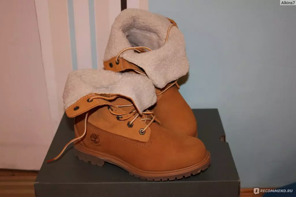 የሴቶች የክረምት ጫማዎች Timberland (42 ፎቶዎች): የተፈጥሮ ፀጉር ቦቲዎች, ካልተገዙልን ሌሎች ሞቅ. ምን በክረምት ውስጥ ሴቶች መልበስ? 1697_17