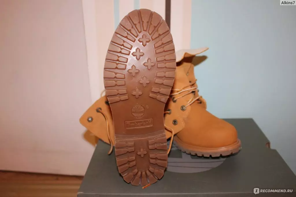 Sieviešu ziemas kurpes Timberland (42 fotogrāfijas): dabīgie kažokādas zābaki, silti čības un citi. Ko valkāt savas meitenes ziemā? 1697_18
