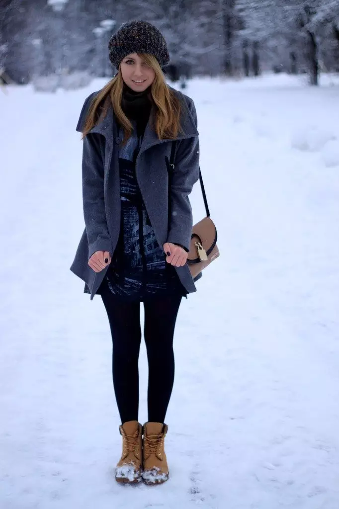 کفش های زمستانی زنان Timberland (42 عکس): چکمه های خز طبیعی، کفش های ورزشی گرم و دیگران. چه چیزی دختران خود را در زمستان می پوشانند؟ 1697_3