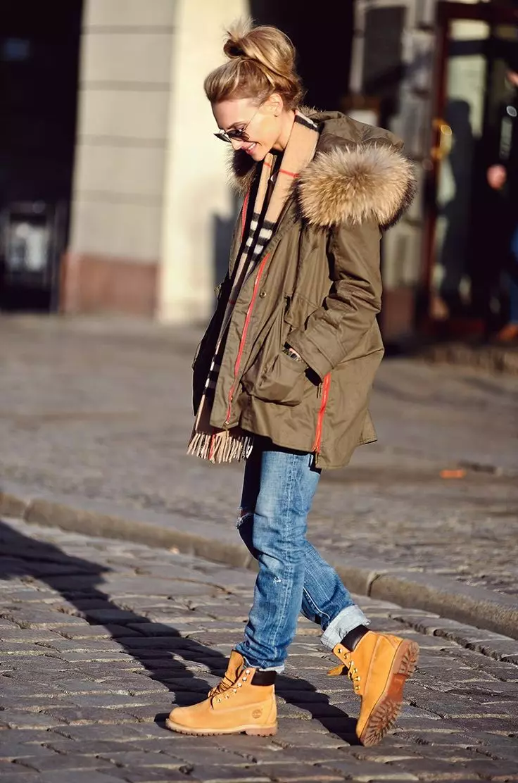 Scarpe invernali da donna Timberland (42 foto): stivali di pelliccia naturale, sneakers caldi e altri. Cosa indossare le loro ragazze in inverno? 1697_41