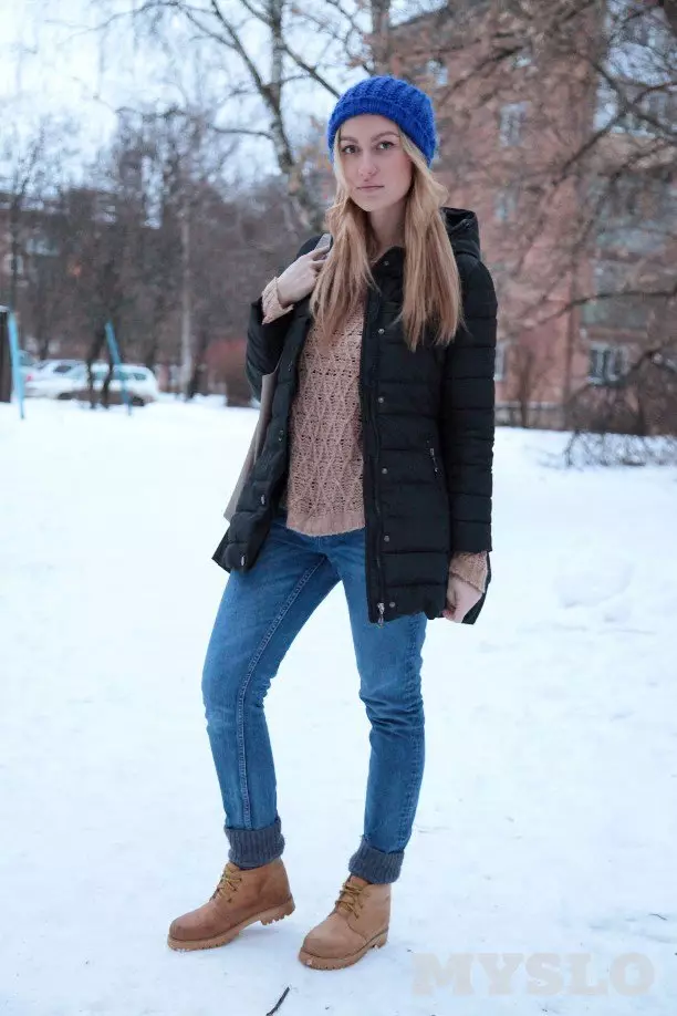 Këpucët e dimrit të grave Timberland (42 foto): Çizme natyrore lesh, atlete të ngrohta dhe të tjerë. Çfarë duhet të veshin vajzat e tyre në dimër? 1697_6