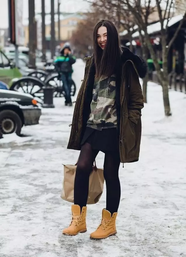 Women Winter Soes Timberland (ဓာတ်ပုံ 42 ပုံ) - သဘာဝသားမွေး Boots, နွေးထွေးသောဖိနပ်များနှင့်အခြားသူများ။ ဆောင်းရာသီမှာသူတို့ရဲ့မိန်းကလေးတွေဘာဝတ်ရမလဲ။ 1697_7