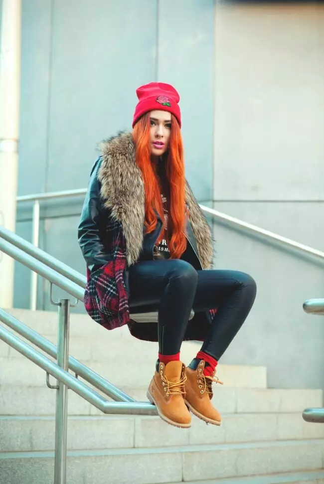 Ženske zimske cipele Timberland (42 fotografije): Prirodne krznene čizme, tople tenisice i druge. Šta zimi nositi svoje djevojke? 1697_8