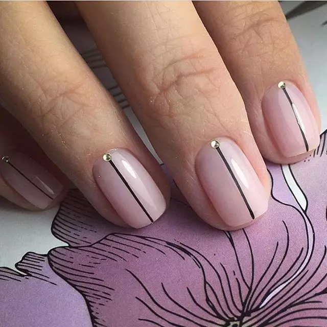 Shellac pane pfupi zvipikiri (86 mafoto): yakanaka zhizha manicure, dhizaini dzidziso uye samples dzepfupi zvipikiri zvipfupi 16997_17