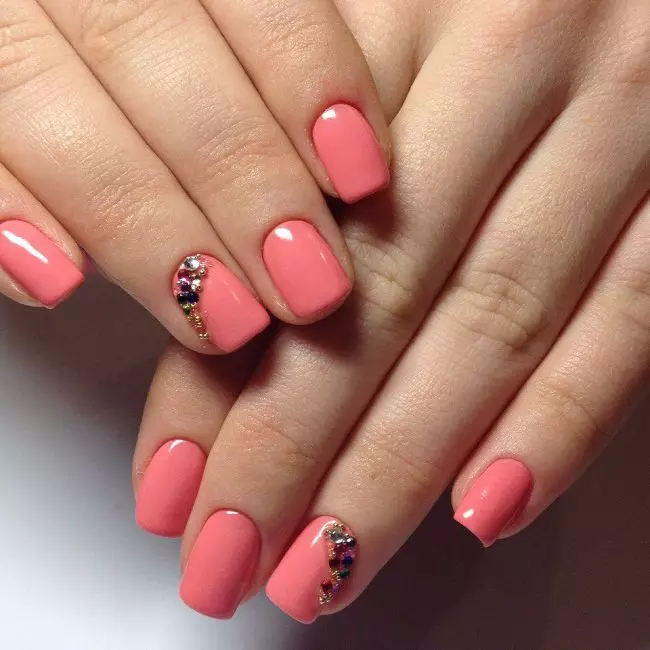 Shellac pane pfupi zvipikiri (86 mafoto): yakanaka zhizha manicure, dhizaini dzidziso uye samples dzepfupi zvipikiri zvipfupi 16997_7