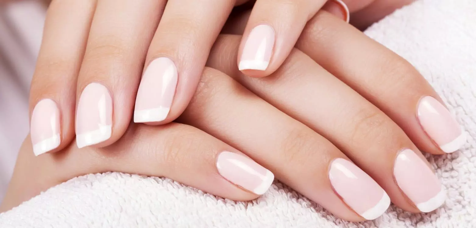 Manicure Manicure Shellac (Picha 36): Tani za Pastel kwenye misumari. Beige, pink na vivuli vingine vyema katika kubuni manicure 17002_13