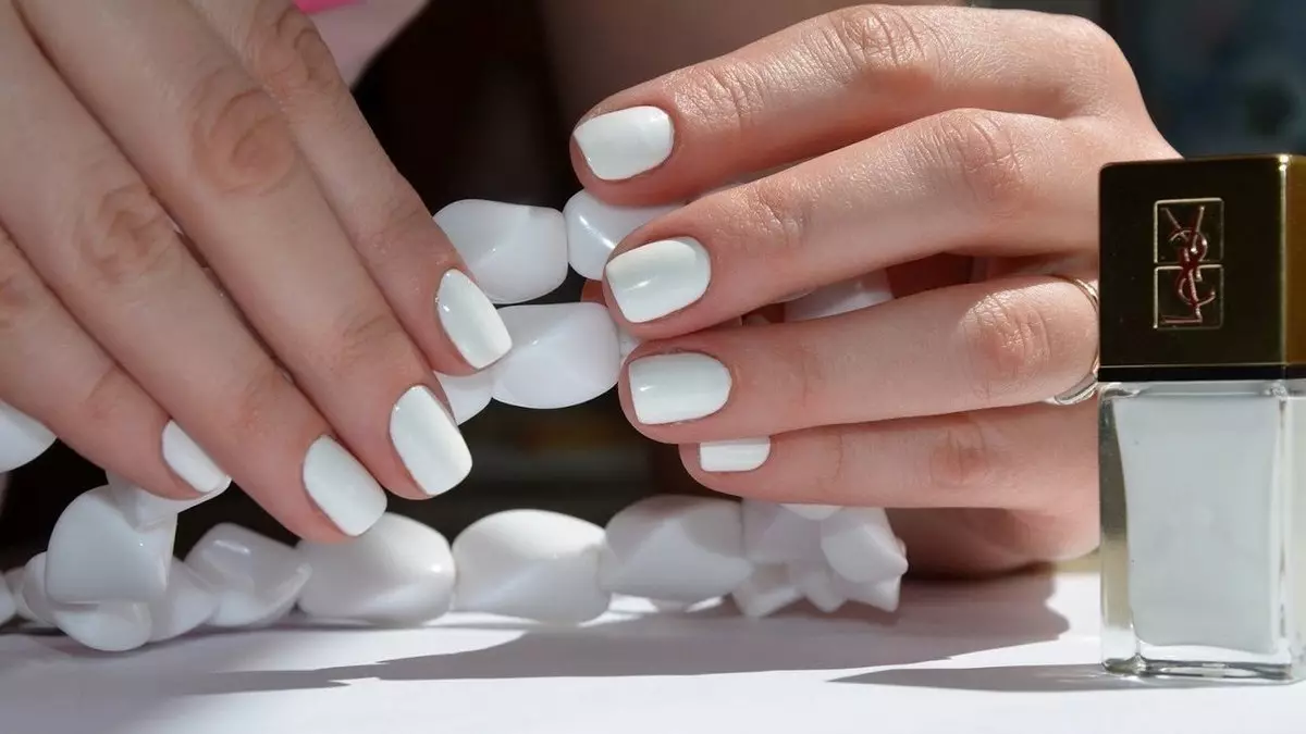 Shellicure Shellac (36 ảnh) nhẹ nhàng: tông màu pastel trên móng tay. Màu be, màu hồng và các sắc thái tươi sáng khác trong thiết kế làm móng 17002_14