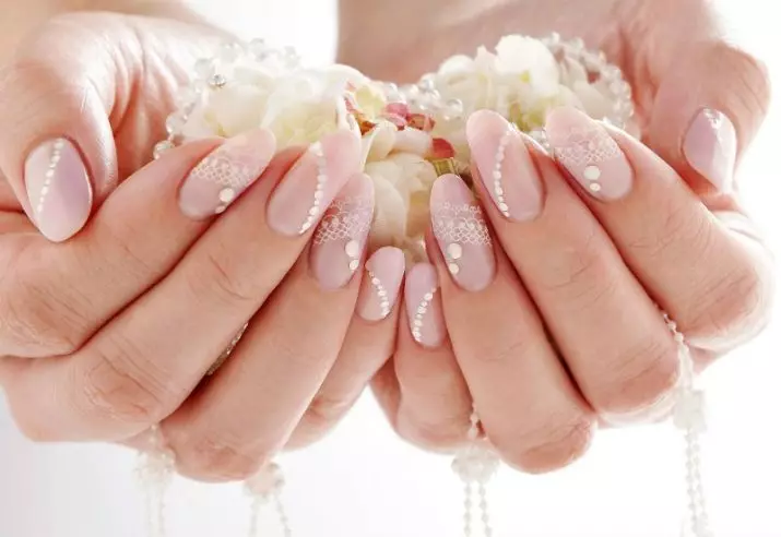 Gentle Manicure Shellac (36 myndir): Pastel tónar á neglunum. Beige, bleikur og önnur björt tónum í manicure hönnun 17002_2