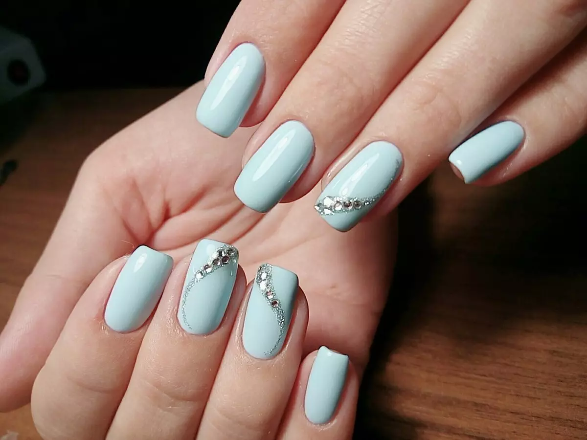 Shellicure Shellac (36 ảnh) nhẹ nhàng: tông màu pastel trên móng tay. Màu be, màu hồng và các sắc thái tươi sáng khác trong thiết kế làm móng 17002_22