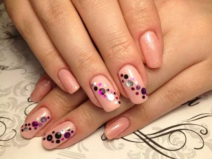 Shellicure Shellac (36 ảnh) nhẹ nhàng: tông màu pastel trên móng tay. Màu be, màu hồng và các sắc thái tươi sáng khác trong thiết kế làm móng 17002_28