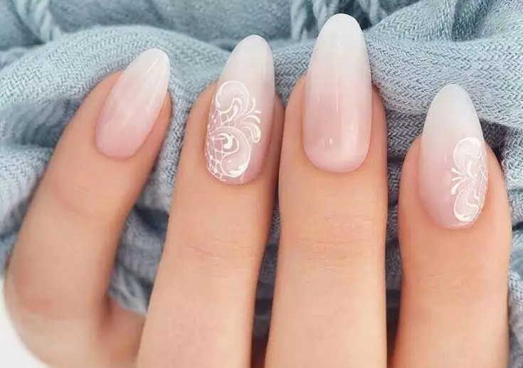 I-Shell Manicure Shellac (izithombe ezingama-36): Amathoni we-pastel ezipikili. I-Beige, Pink kanye nezinye izithunzi ezikhanyayo ekwakhiweni kwe-manicure 17002_35