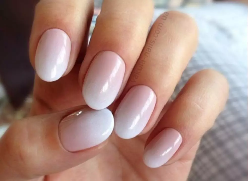 Shellicure Shellac (36 ảnh) nhẹ nhàng: tông màu pastel trên móng tay. Màu be, màu hồng và các sắc thái tươi sáng khác trong thiết kế làm móng 17002_36