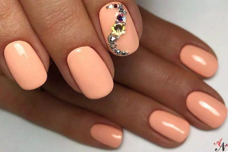 Manicura suave Shellac (36 fotos): tons pastel nas uñas. Beige, Rosa e outros tons brillantes no deseño de manicura 17002_6