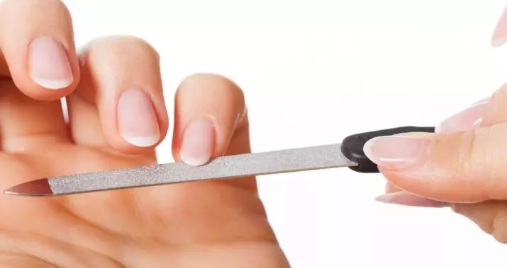 Kako napraviti oblik akutnog nokte? Kako dati šiljasti oblik kvadratnih noktiju kod kuće? 17018_14