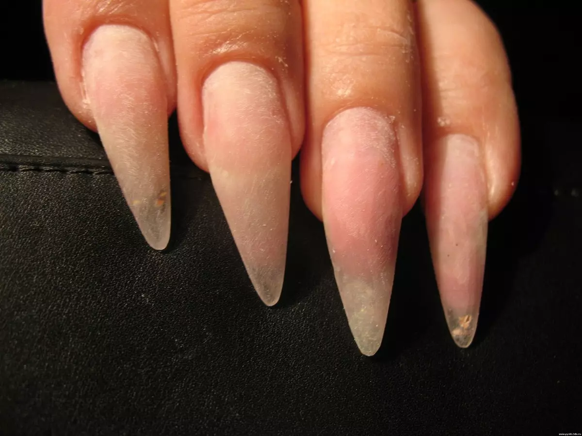 Hoe maak je een acute nagelvorm? Hoe een puntige vorm vierkante nagels thuis te geven? 17018_15