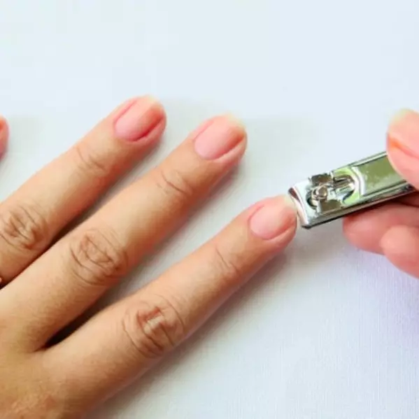 Kako napraviti oblik noktiju? 60 fotografija Kako pravilno dati prekrasnim noktima kod kuće? Kako koraknuti po korak noktima sa brusnom mašinom? 17020_42