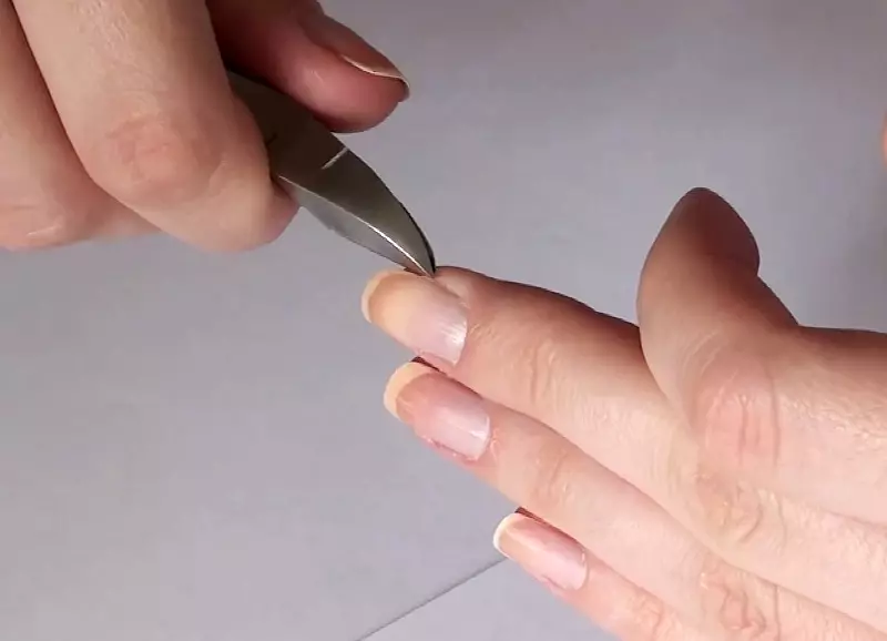¿Cómo hacer una forma cuadrada de clavo? ¿Cómo dar forma a la forma cuadrada o óvalo y las uñas redondas en casa? 17021_10