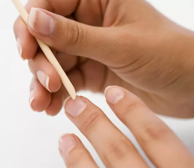 Овална форма на ноктите (68 снимки): Как да направите овални на дълги нокти у дома? 17024_24