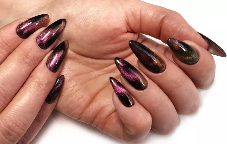 Formas de unhas (72 fotos): O que eles são? Tipos e nomes de belas opções descritas, que estão agora na moda 17032_38