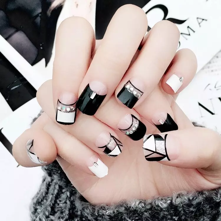 Trapezoidal nails: ideas for manicure design. How to fix the nails in the form of a trapezium? 17039_17