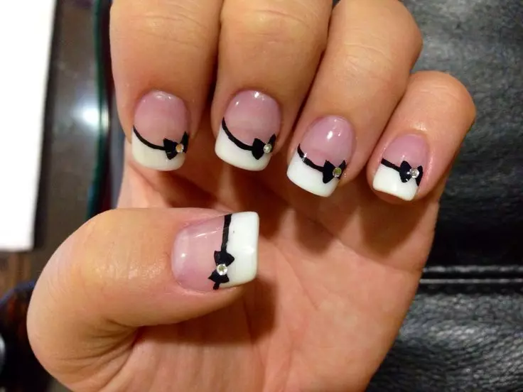 Trapezoidal nails: ideas for manicure design. How to fix the nails in the form of a trapezium? 17039_23