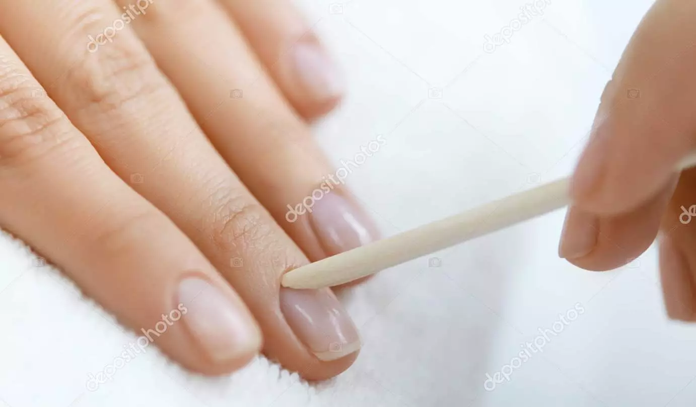 Manicure sulle unghie rotonde (38 foto): Belle idee per il design manicure con forma rotonda e semicircolare 17043_24