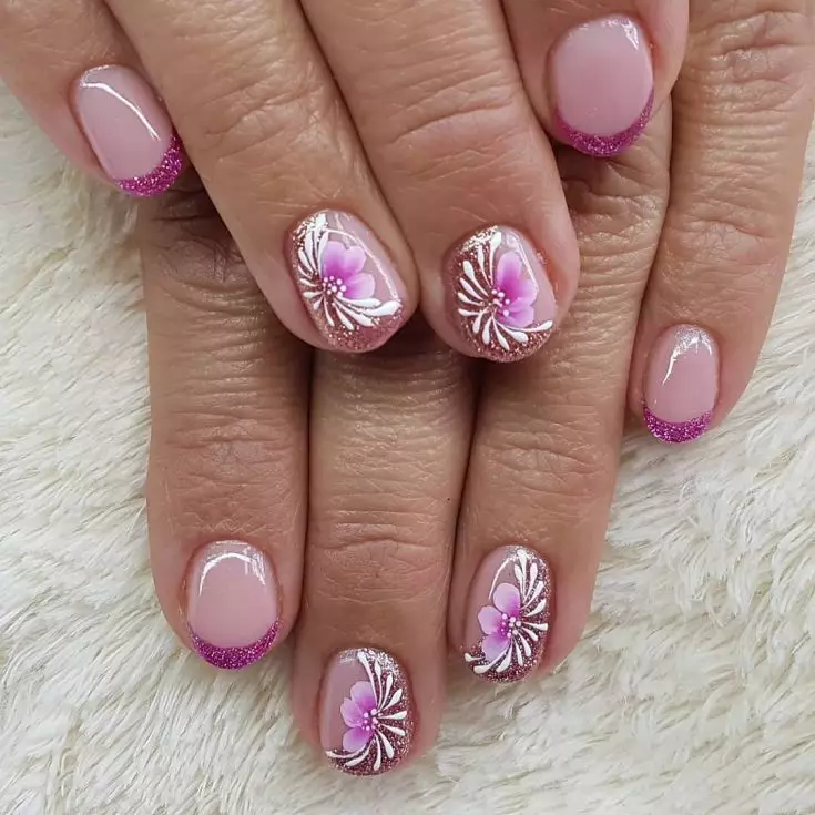 Manicure on Round Nails (izithombe ezingama-38): Imibono emihle ye-Manicure design ngesimo esiyindilinga nesi-semicircular 17043_3