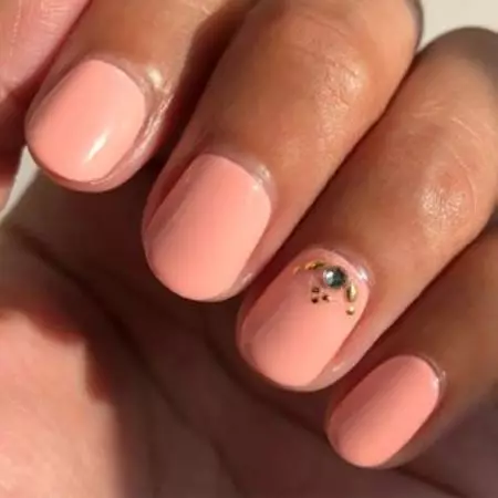 Manicure on Round Nails (izithombe ezingama-38): Imibono emihle ye-Manicure design ngesimo esiyindilinga nesi-semicircular 17043_32