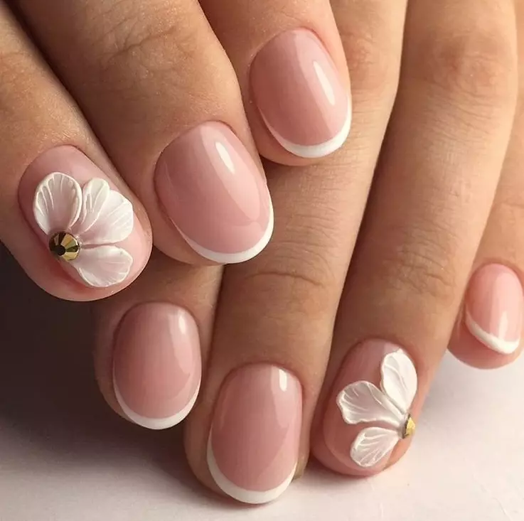 Manicure on Round Nails (izithombe ezingama-38): Imibono emihle ye-Manicure design ngesimo esiyindilinga nesi-semicircular 17043_9