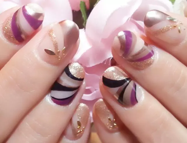 Manicure on Wide Nails (28 Foto): Reka Bentuk Nail pada ibu jari 17044_8