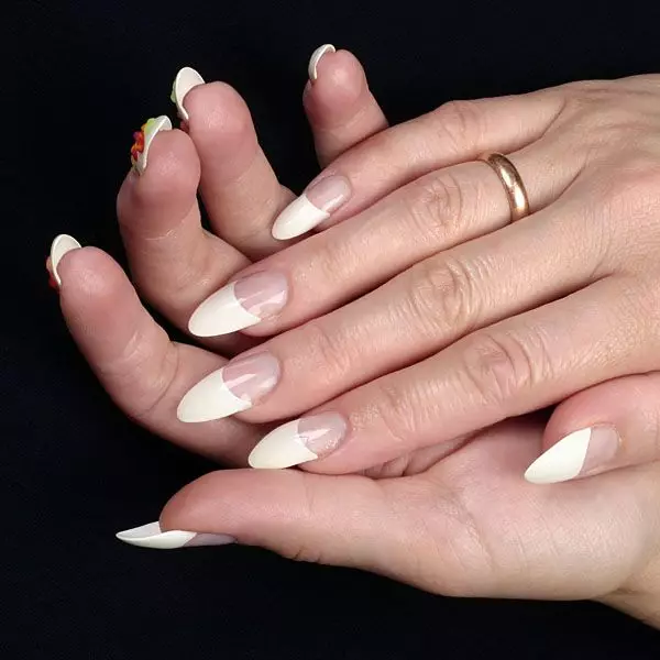 Franch om ovale negle (46 billeder): fransk negle manicure i form af ovale 17048_2