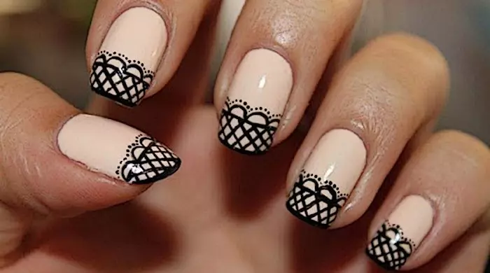 Franch em unhas ovais (46 fotos): manicure francês na forma de oval 17048_46