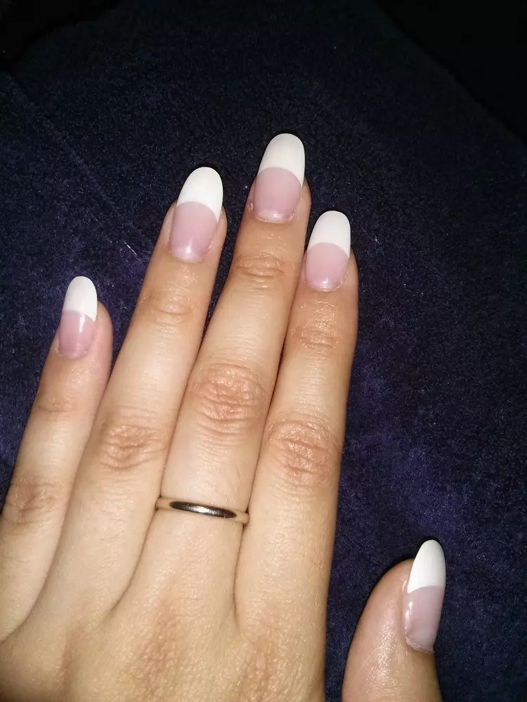 ٽوس ميخن واريء (46 فوٽن) تي Franch: ٽوس جي صورت ۾ فرانسيسي کيل manicure 17048_5