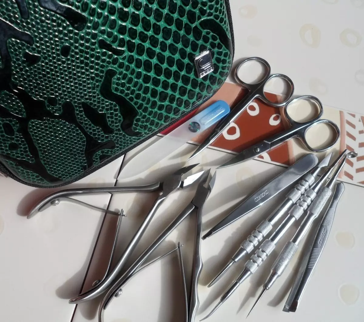 Manicure Tools Staleks: Hur man väljer en uppsättning? Hur man använder tillbehör? Masters recensioner 17055_12