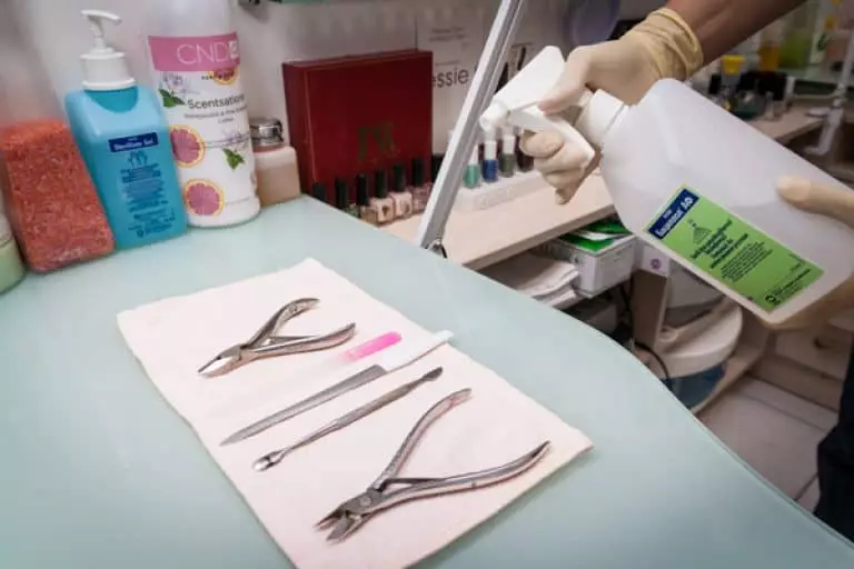 Pensterilan alat manicure: Bagaimana untuk memilih sterilizer dan cara untuk pembasmian kuman? Bagaimana untuk mensterilkan alat di rumah? 17060_14