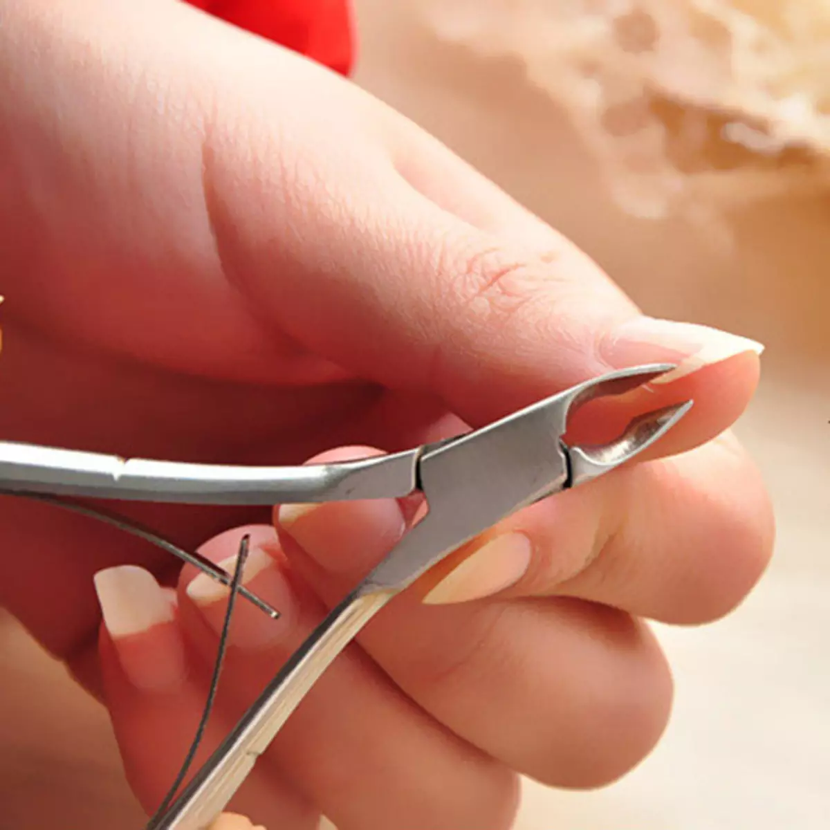 Tir Amûrên manicure: li ser makîneyeke profesyonel. How to deydîkê down kondom û tongs li mala xwe? 17069_16