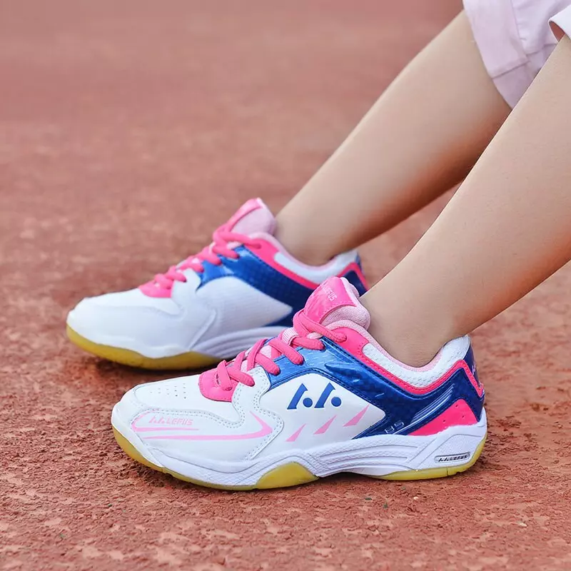 書桌網球運動鞋：蝴蝶，asics和adidas鞋。如何選擇遊戲最好的運動鞋？ 1706_23