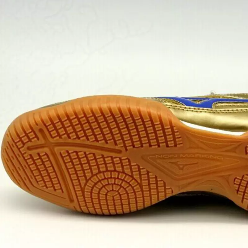 書桌網球運動鞋：蝴蝶，asics和adidas鞋。如何選擇遊戲最好的運動鞋？ 1706_5