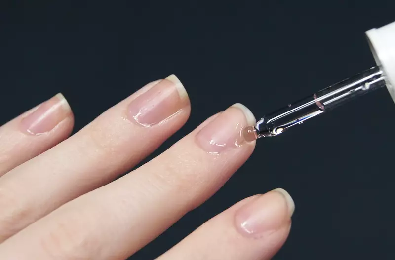 Máquina para manicura (55 fotos): Como elixir o mellor aparello de manicura - Máquina profesional con toberas clavadas? Que é mellor axeitado para a manicura de casa? Comentarios 17082_44