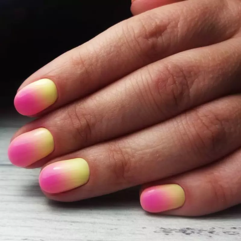 Letni manicure na krótkich paznokciach (86 zdjęć): Warianty jasny i piękny design na lato. Łatwe i proste pomysły na manicure dla nastolatków 17115_66