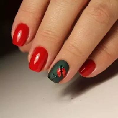 Red manicure sa maikling mga kuko (66 mga larawan): Mga ideya sa disenyo para sa monophonic, itim at pula, pula at puting manikyur, na may mga rhinestones at iba pang palamuti 17126_46