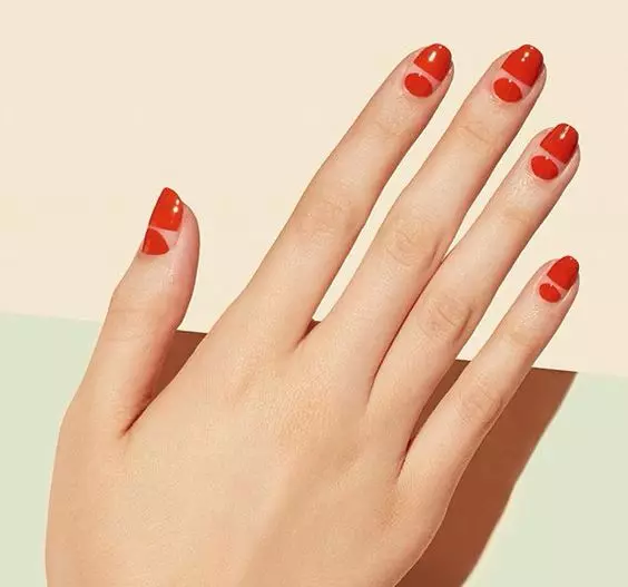 manicura vermell a les ungles curtes (66 fotos): idees de disseny per a manicura monofònic, negre i vermell, vermell i blanc, amb diamants d'imitació i l'altra decoració 17126_66