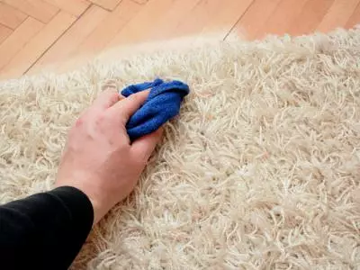 How to remove nail polish from the carpet? How can you drop the dried spot? Effective ways to remove and remove stains 17136_7