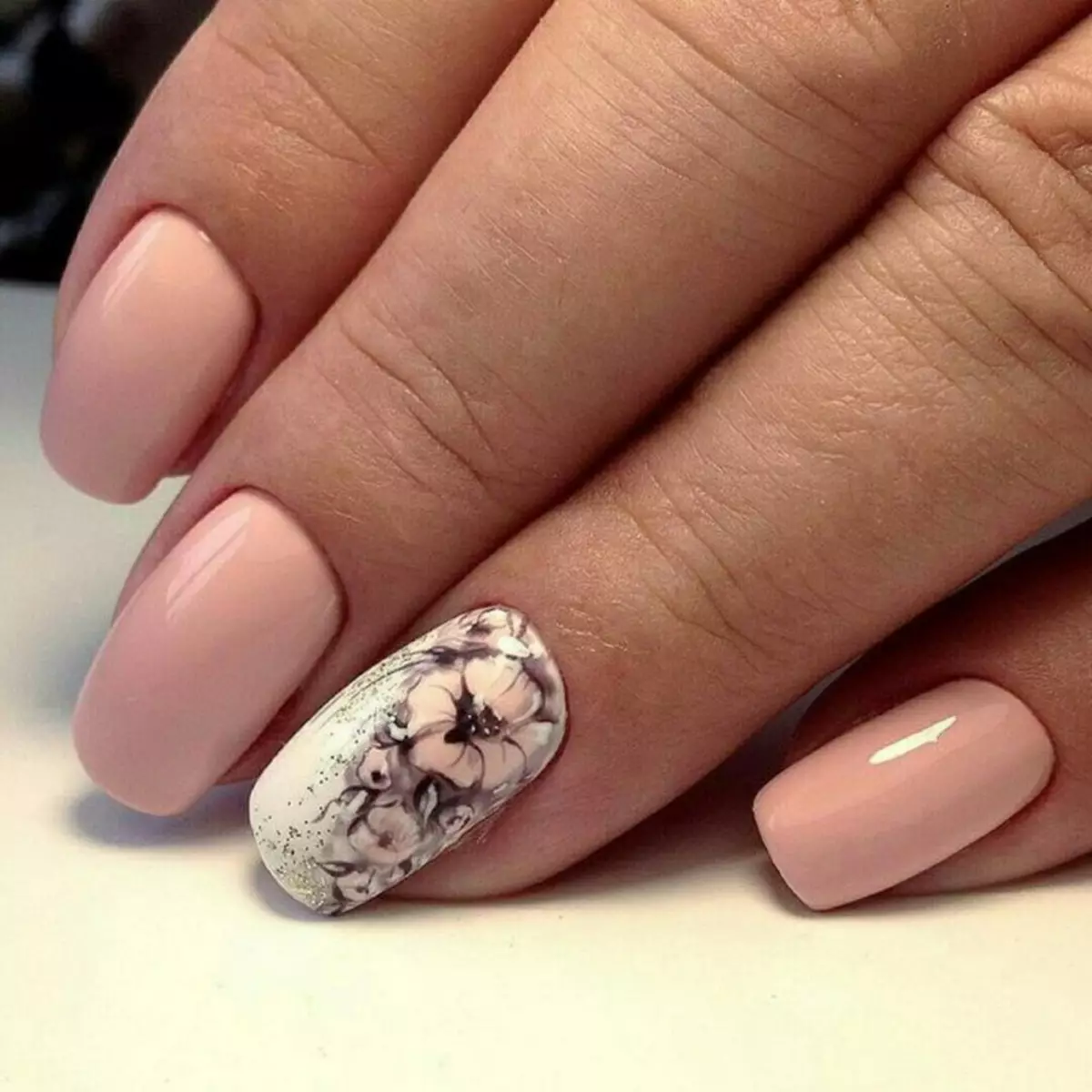 Manicure ya Pouric (Picha 28): Mawazo ya kufanya poda ya msumari polish 17164_25