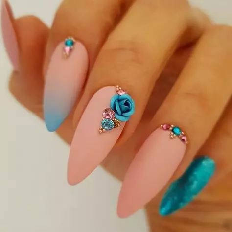 Pink-Turquoise Manicure (52 сүрөт): Тырмактын дизайны бирюза менен бирюза менен айкалыштырылган 17174_10